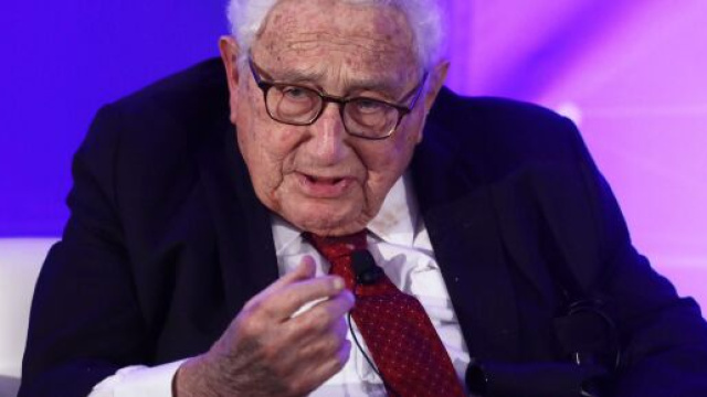 Coronavirus, secodo Henry Kissinger, la pandemia cambierà per sempre l'ordine mondiale