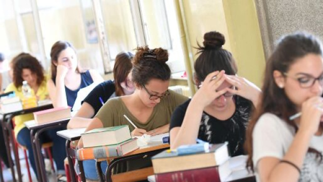 Scuole chiuse da gioved&igrave; 9 aprile, i presidi rinunciano all'estensione della didattica a distanza.