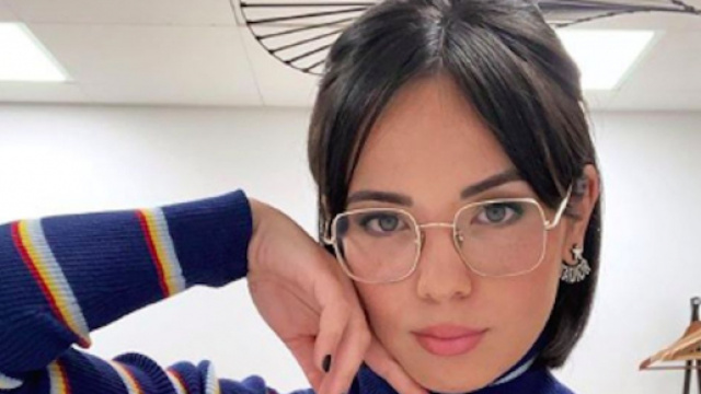 TPMP : Agathe Auproux publie une photo et dévoile sa poitrine imposante lors d'une balade. Credit : Instagram/agatheauproux