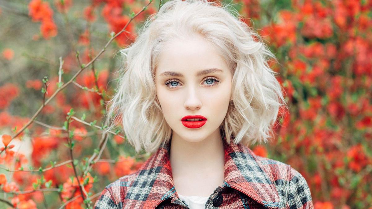 Tagli Di Capelli Mossi Per L Estate Il Mini Bob Lo Chignon E La Tonalita Rossa