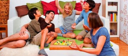 Juegos en casa para niños y adultos, para aliviar el estrés del COVID-19