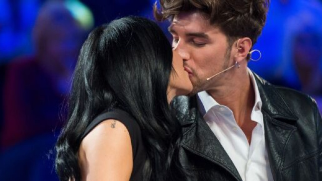 Selvaggia Lucarelli sul ritorno di fiamma dei 'Demellis': 'Lei è prigioniera di un amore'.