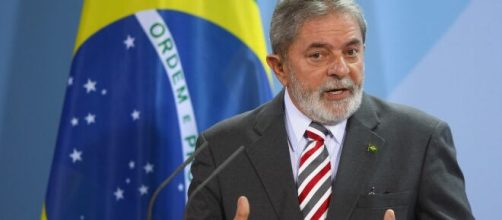 Bolsonaro é criticado por Lula pela falta de comprometimento a respeito da covid-19. (Arquivo Blasting News)