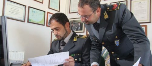 Brindisi, truffa sulle mascherine a Francavilla Fontana: denunciati padre e figlio