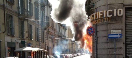 Torino, incendio in centro: clochard salva la titolare di un fioraio | repubblica.it