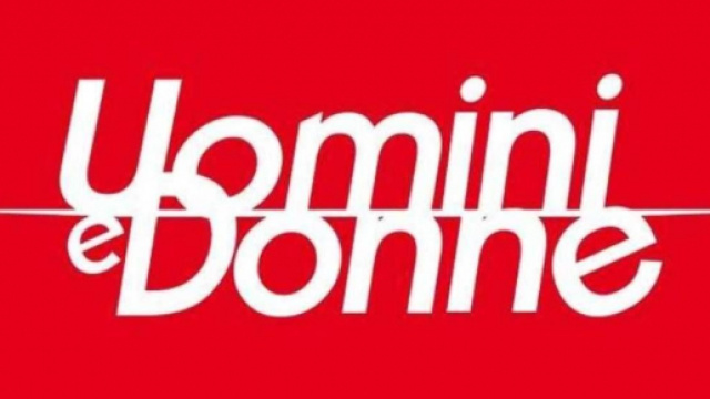 Uomini e Donne sta per tornare, l'autrice Raffaella Mennoia su IG: 'Ci siamo quasi'.