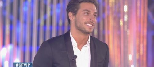 Andrea Denver rifiuta in diretta le avances di Sara Soldati: 'Scelgo Adriana Volpe'.