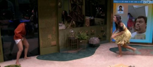 Flayslane faz xixi na sala da casa após festa. (Reprodução/TV Globo)