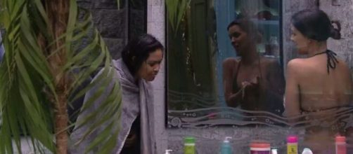 Flayslane tenta ficar pelada no banheiro da casa. (Reprodução/TV Globo)