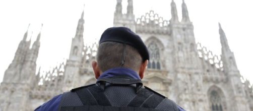 Milano, uomo gira senza vestiti in corso Buenos Aires: bloccato dalla Polizia