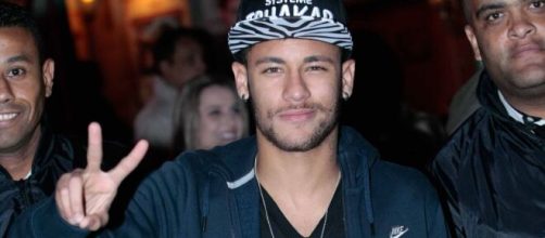 Neymar é consolado por marido da ex durante live de Marília Mendonça. (Arquivo Blasting News)