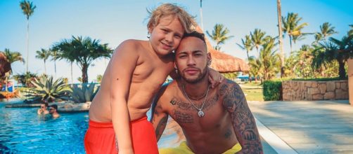 Neymar et son fils Davi dans sa maison à 8 millions d'euros