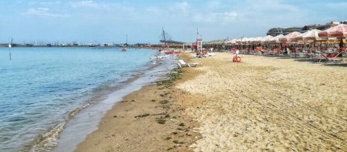 Pescara, non rispetta decreto anti Covid-19: runner fugge in spiaggia ai controlli delle Fiamme Gialle.