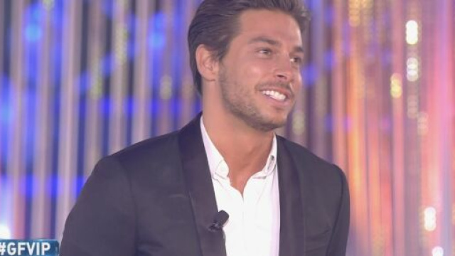 Andrea Denver rifiuta in diretta le avances di Sara Soldati: 'Scelgo Adriana Volpe'.
