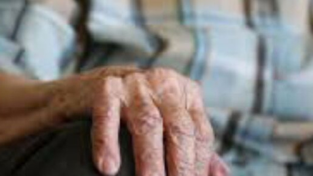 Dramma a Savona: nonno si toglie la vita perch&eacute; non pu&ograve; vedere il nipotino.