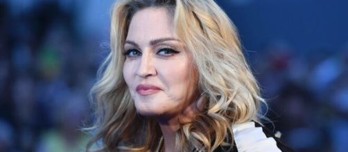 Madonna havia postado vídeo polêmico, depois apagado, onde estava numa banheira e dizia que o vírus pega ricos e pobres. (Arquivo Blasting News).
