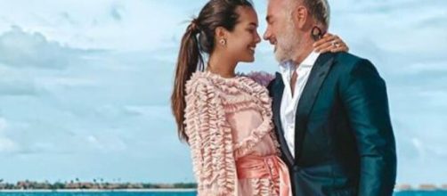 Gianluca Vacchi e Sharon Fonseca aspettano il primo figlio, l'annuncio con un video su Instagram