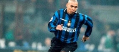 Nella foto Ronaldo con la maglia dell'Inter.