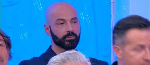 Uomini e Donne: l'ex cavaliere Fabrizio Cilli contro Gianni Sperti e lo staff del people show di Canale 5.