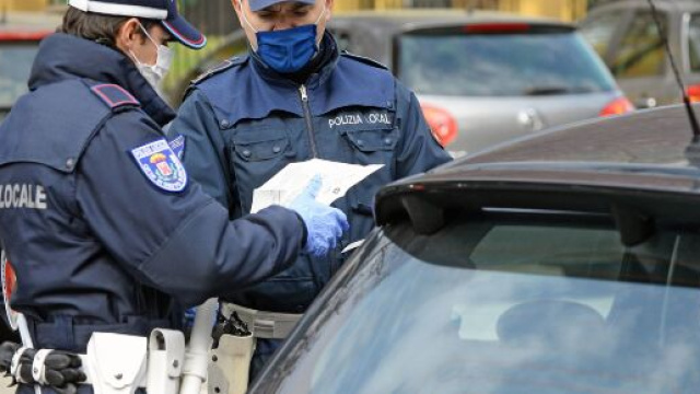 Patenti e revisioni scadute, proroghe ma non per tutti.