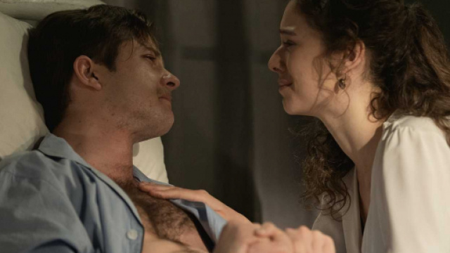 Una Vita, spoiler Spagna: Samuel si sacrifica per salvare Genoveva dalla furia di Cristobal.