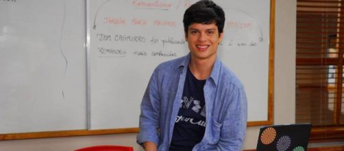 Eduardo Pires interpretou o professor Vicente em 'Rebelde'. (Reprodução/Record TV)