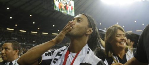 Torcedor do Galo poderá matar a saudade de Ronaldinho (arquivo Blasting News).