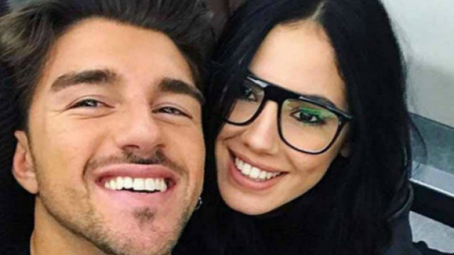 Giulia De Lellis e Andrea Damante insieme a Milano: lui la chiama 'amore' in un video ma poi cancella.