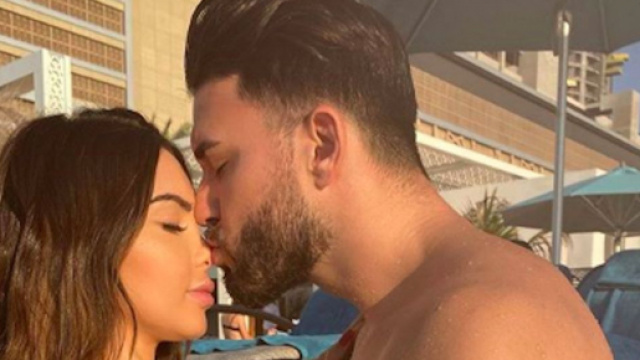 Nabilla et Thomas se sont réconciliés lors d'une soirée au bord de la piscine. Credit : Instagram/nabilla