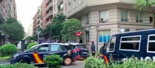 Policía en la calle Núñez de Balboa dispersando la manifestación improvisada