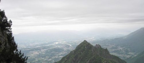 Treviso, tragedia sul monte Peron: escursionista cade e muore sotto gli occhi degli amici