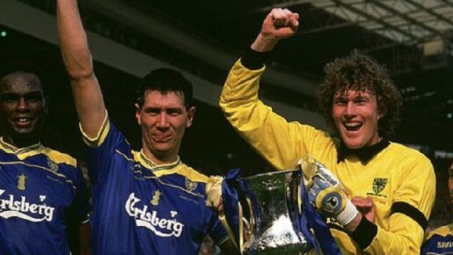 Le sacre de Wimbledon en FA Cup 1988 (Credit : Twitter @ESPNStatsInfo)