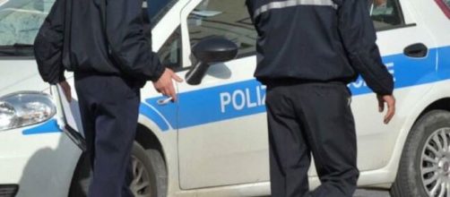 Salerno, seduta su una panchina senza mascherina: donna oltraggia la Polizia Locale