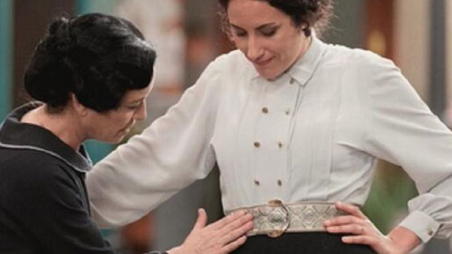 Una Vita, trame Spagna: Lolita annuncia a Fabiana di essere in dolce attesa.