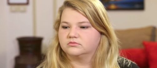'90 Day Fiance's' Nicole Nafziger is alarmed after her father's arrest. [Image Source: TLC/YouTube]