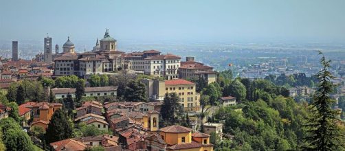 Bergamo, assembramenti sulla 'Corsarola' in pieno pomeriggio: indignazione sui social