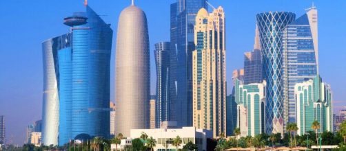 Norme severe in Qatar: chi esce di casa senza mascherina rischia 3 anni di carcere.