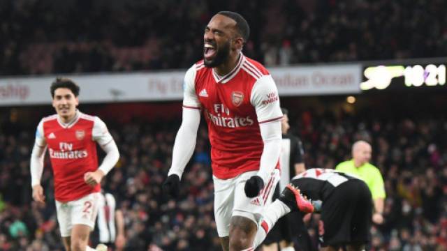 Alexandre Lacazette: polémique autour du joueur pour avoir inhalé du gaz hilarant. Crédit: Twitter @LacazetteAlex