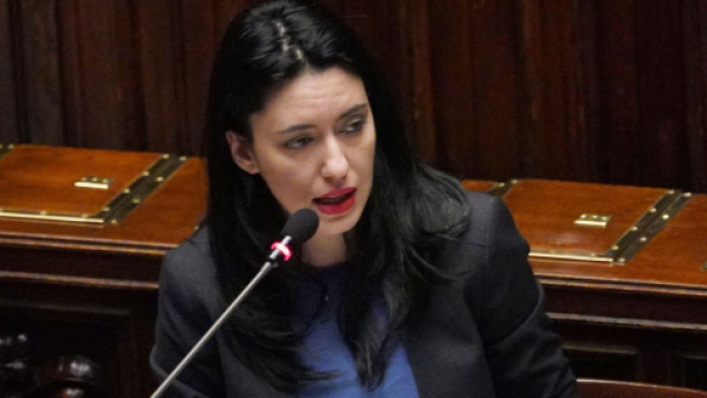 Scuola: maturità in presenza e ritorno in aula a settembre.