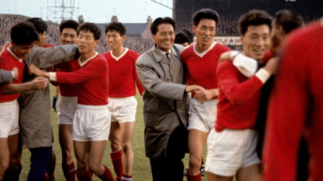 La gioia dei giocatori nordcoreani dopo la vittoria sull'Italia nel 1966.