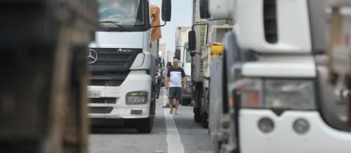 Protesto de caminhoneiros contra isolamento trava Marginal Tietê, em SP. ( Arquivo Blasting News )