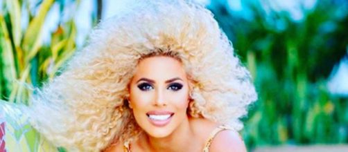Afida Turner veut ‘rencontrer Emmanuel Macron’ pour évoquer 'un complot chinois'. Credit : Instagram/afida_turner