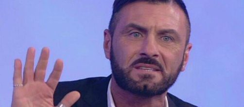 Sossio Aruta si sfoga sui social: 'Non sono un morto di fame'.