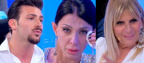 Valentina Autiero piange a Uomini e donne, perché rifiutata da Nicola Vivarelli per Gemma Galgani. Blasting News