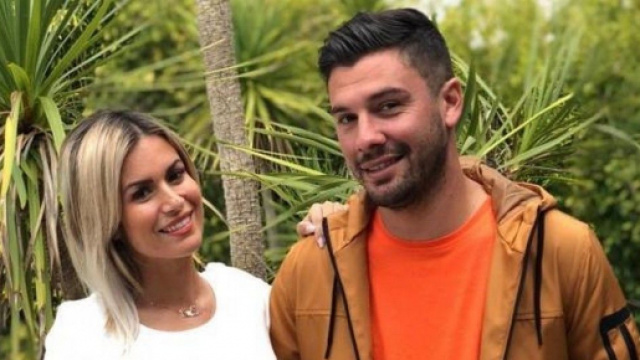 Carla et Kevin (LMAC) partent à Paris pour faire une liposuccion avec Magali Berdah ? Ils n'assument pas.