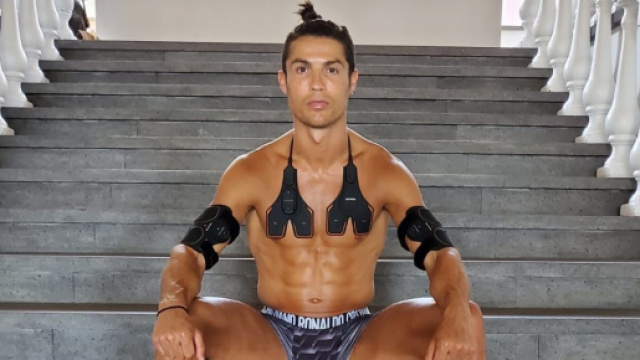 De Ronaldo à Salah, l'incroyable transformation physique de 5 stars durant le confinement. Crédit: Twitter @Cristiano