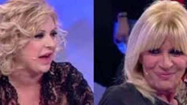 Uomini e donne, spoiler del 21 maggio, Tina sbotta contro Gemma: 'Sembra la nonna che ha portato il nipotino alle giostre'.