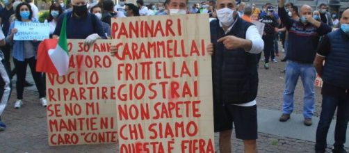 Venditori ambulanti protestano a Milano