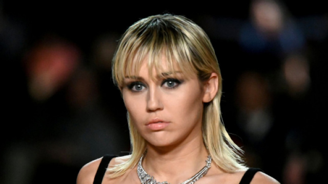 Tagli di capelli: il mullet e il caschetto lungo riccio nell'estate 2020