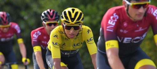 Egan Bernal in maglia gialla al Tour de France.